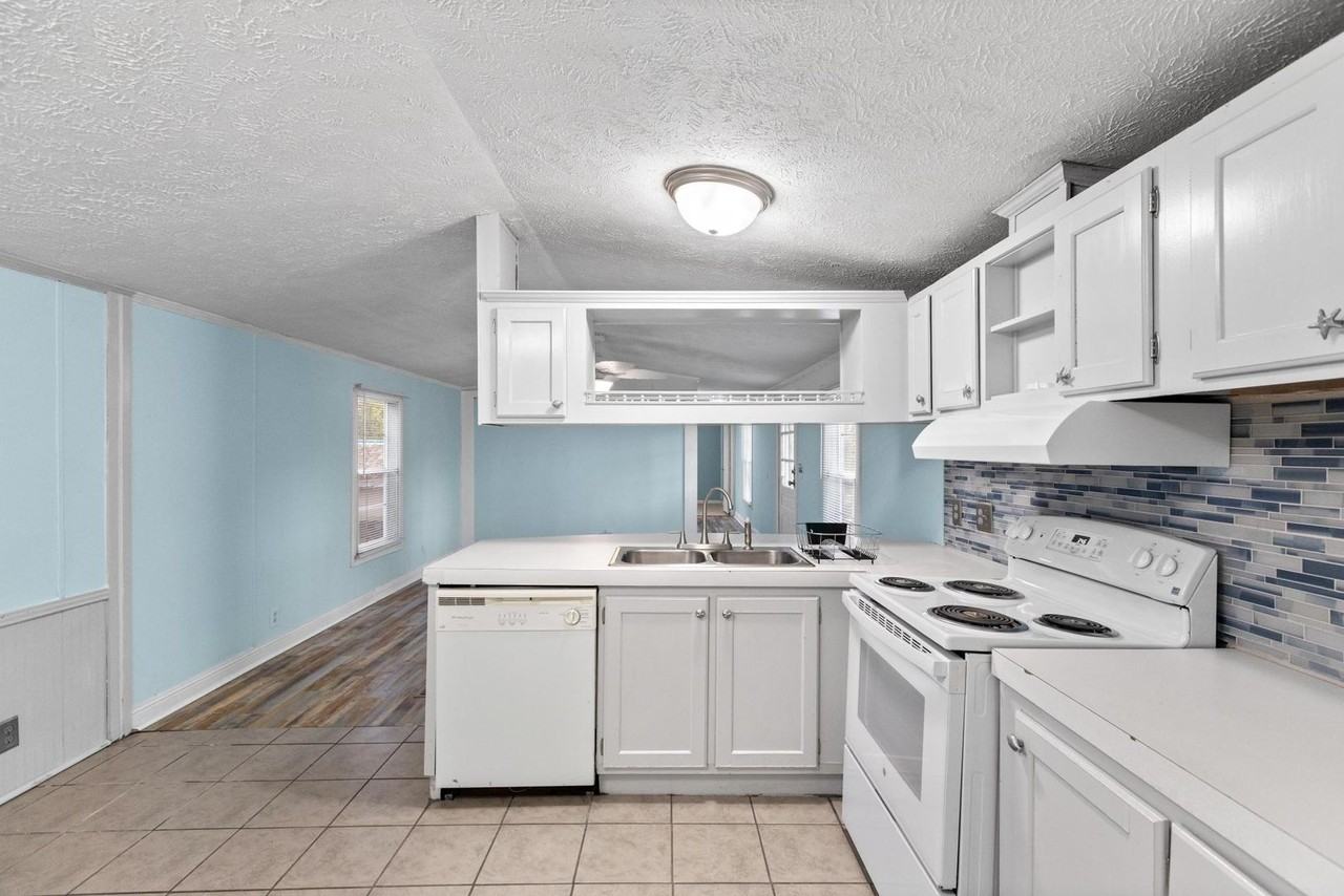 680 Bay Harbor Dr - Photo 6 of 23