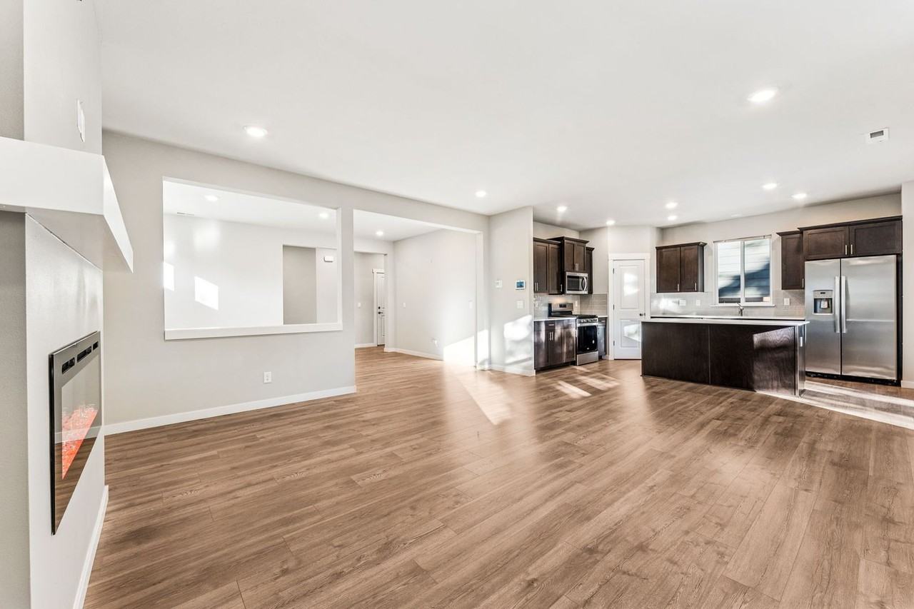 1072 Sw Sedge St - Photo 4 of 15