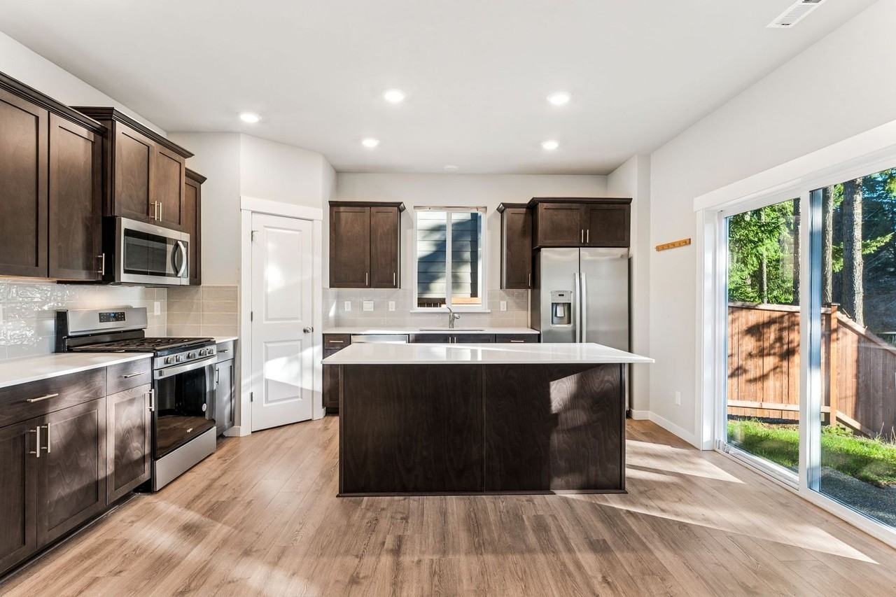 1072 Sw Sedge St - Photo 5 of 15