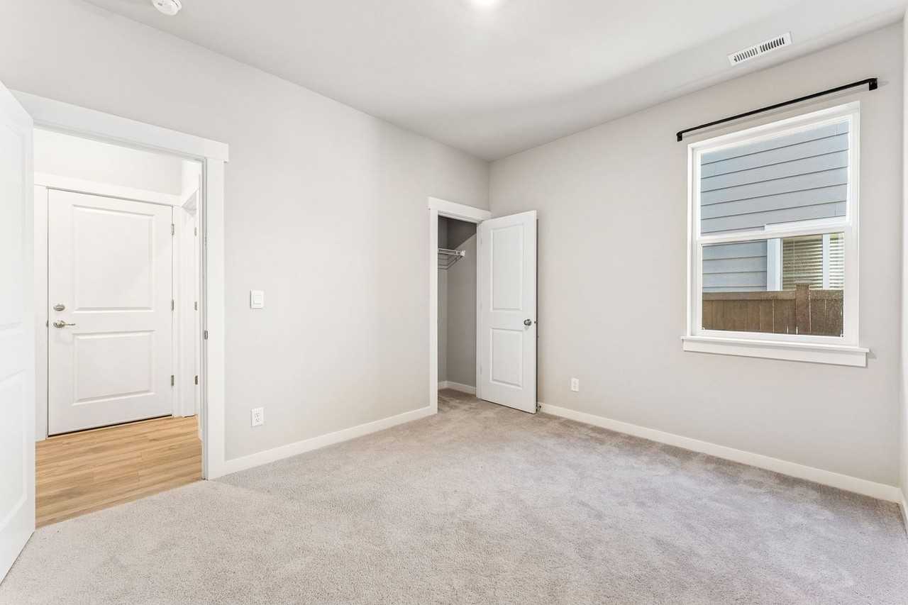 1072 Sw Sedge St - Photo 7 of 15