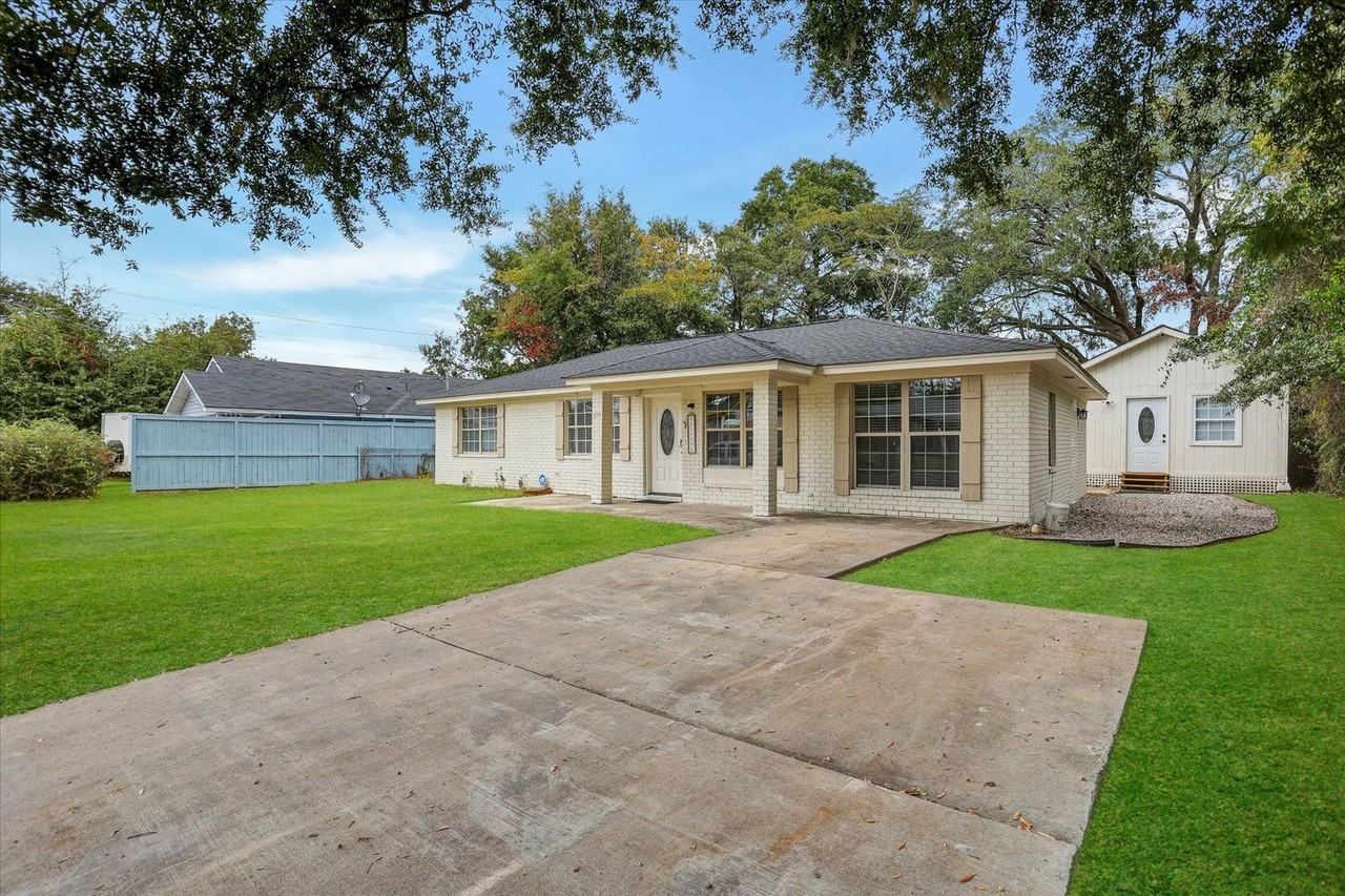 720 Dixon St - Photo 3 of 50