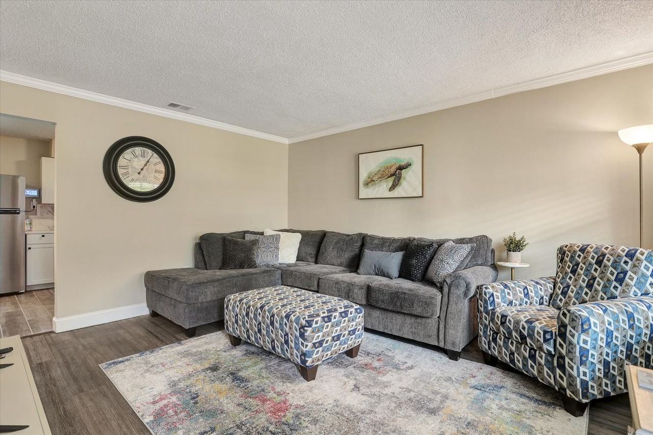 720 Dixon St - Photo 7 of 50