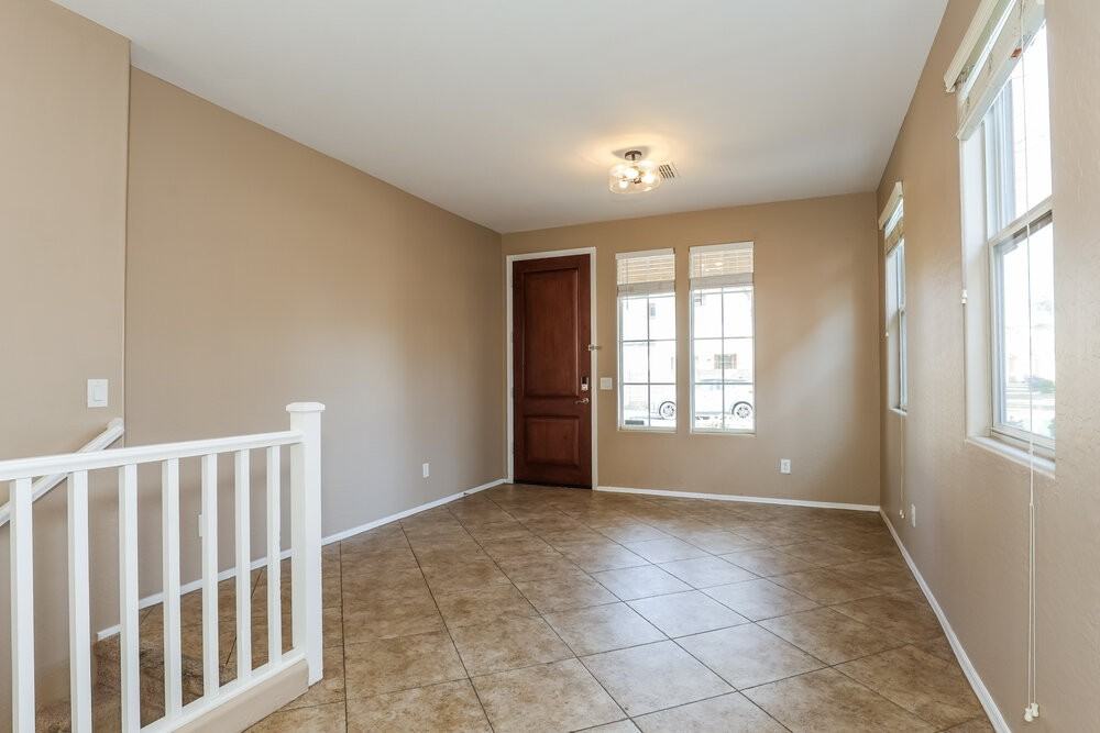 2044 S Heron Ln - Photo 4 of 17