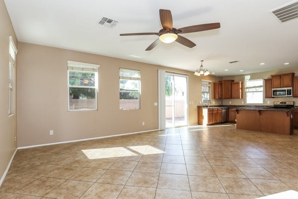 2044 S Heron Ln - Photo 7 of 17