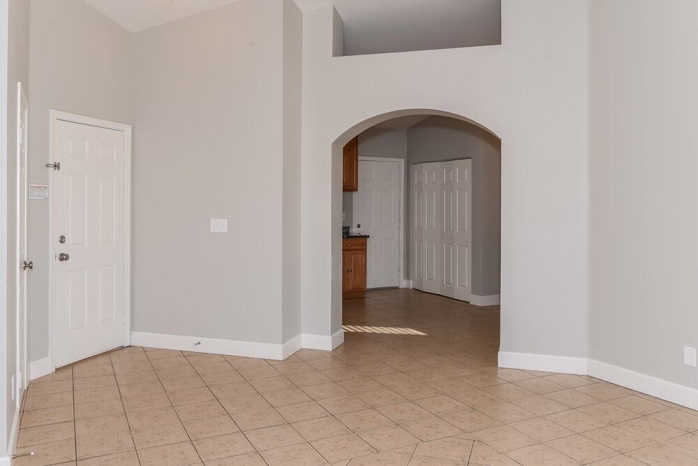 5004 Crystal Breeze Ln - Photo 5 of 15