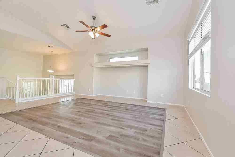 9729 Red Horse St - Photo 4 of 20