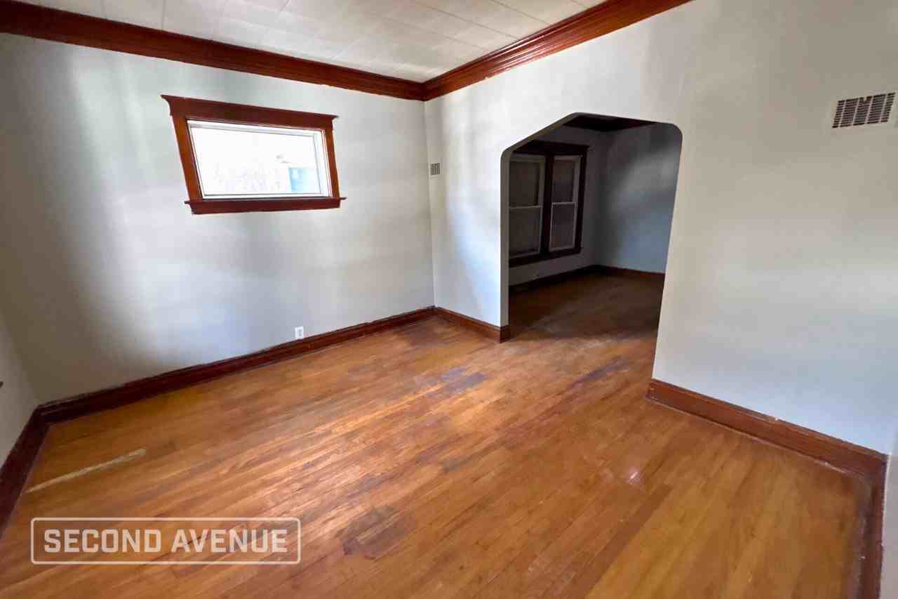 11140 S Parnell Ave - Photo 2 of 11