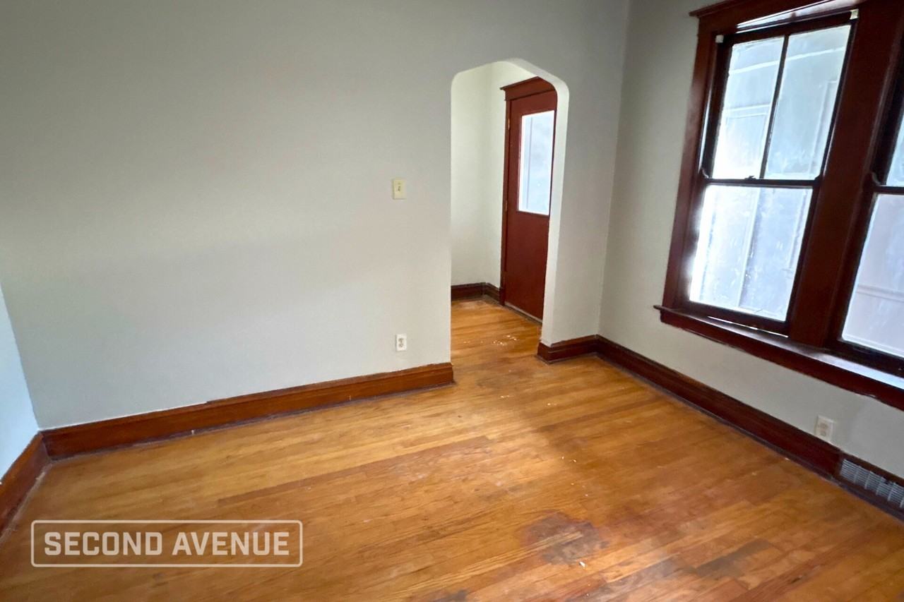 11140 S Parnell Ave - Photo 3 of 11