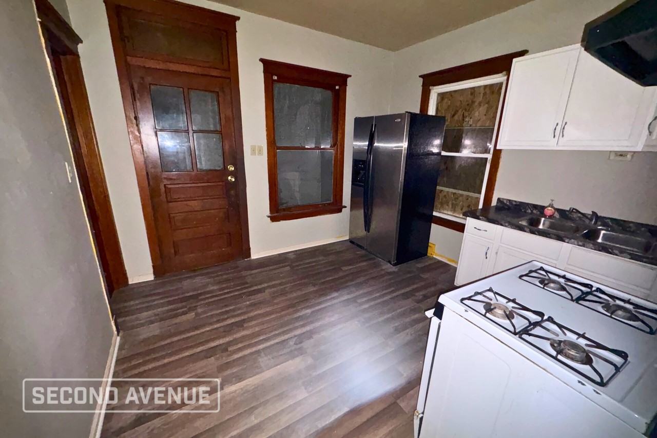 11140 S Parnell Ave - Photo 4 of 11