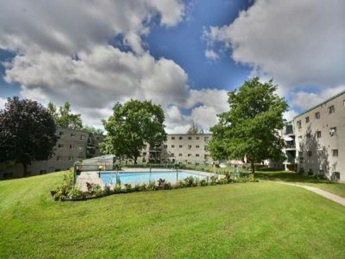 4 Balmoral Place - Photo 2 of 9