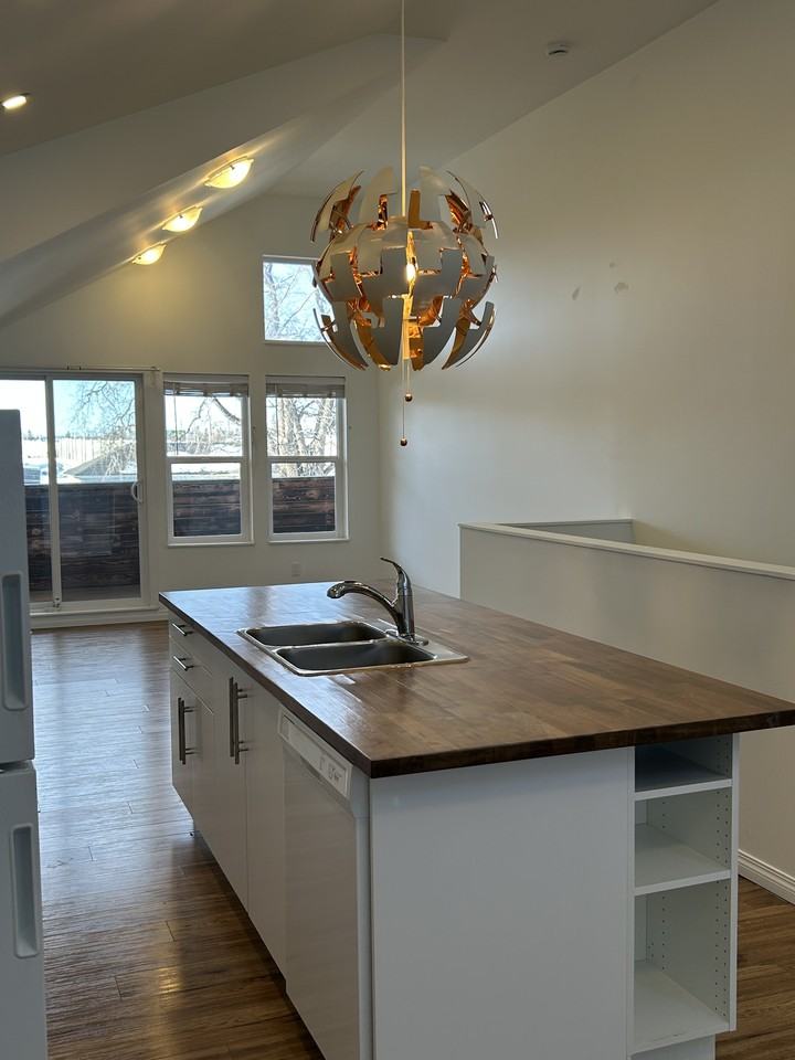 SF225 - 1 MONTH FREE + $100 OFF MONTHLY RENT - Main Floor Suite - Photo 2 of 50