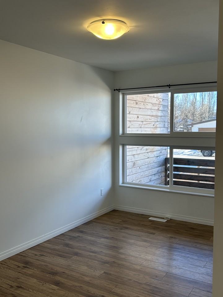 SF225 - 1 MONTH FREE + $100 OFF MONTHLY RENT - Main Floor Suite - Photo 3 of 50