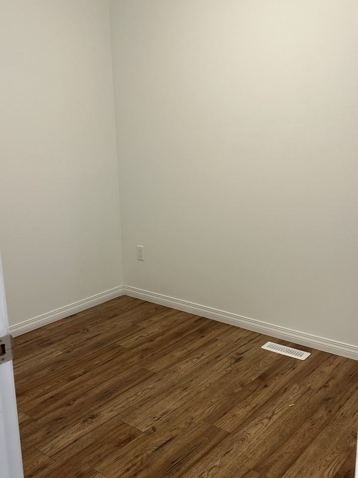 SF225 - 1 MONTH FREE + $100 OFF MONTHLY RENT - Main Floor Suite - Photo 4 of 50