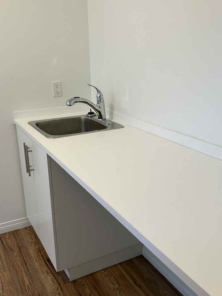 SF225 - 1 MONTH FREE + $100 OFF MONTHLY RENT - Main Floor Suite - Photo 6 of 50