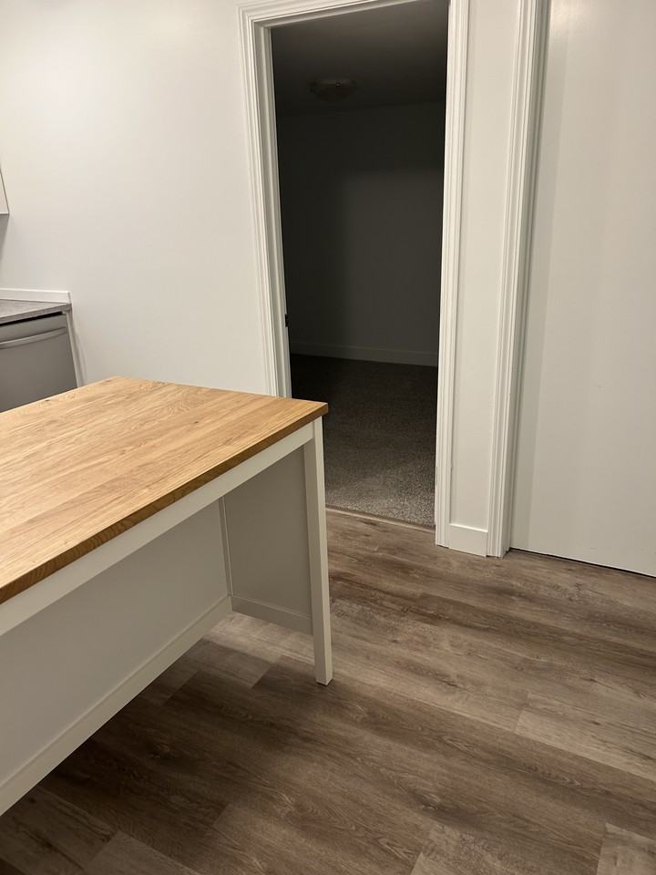 1 Month Free + $100 Off Monthly Rent – Spacious 3 Bedroom Main Floor Home | SF212 - Photo 6 of 9