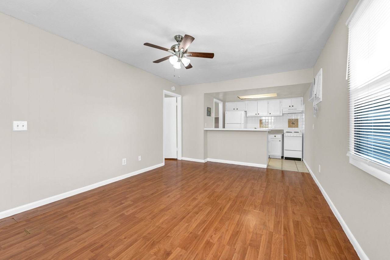 5111 Curry Ford Rd #4 - Photo 4 of 17