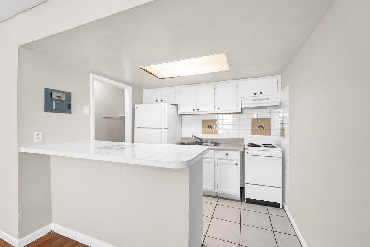 5111 Curry Ford Rd #4 - Photo 7 of 17