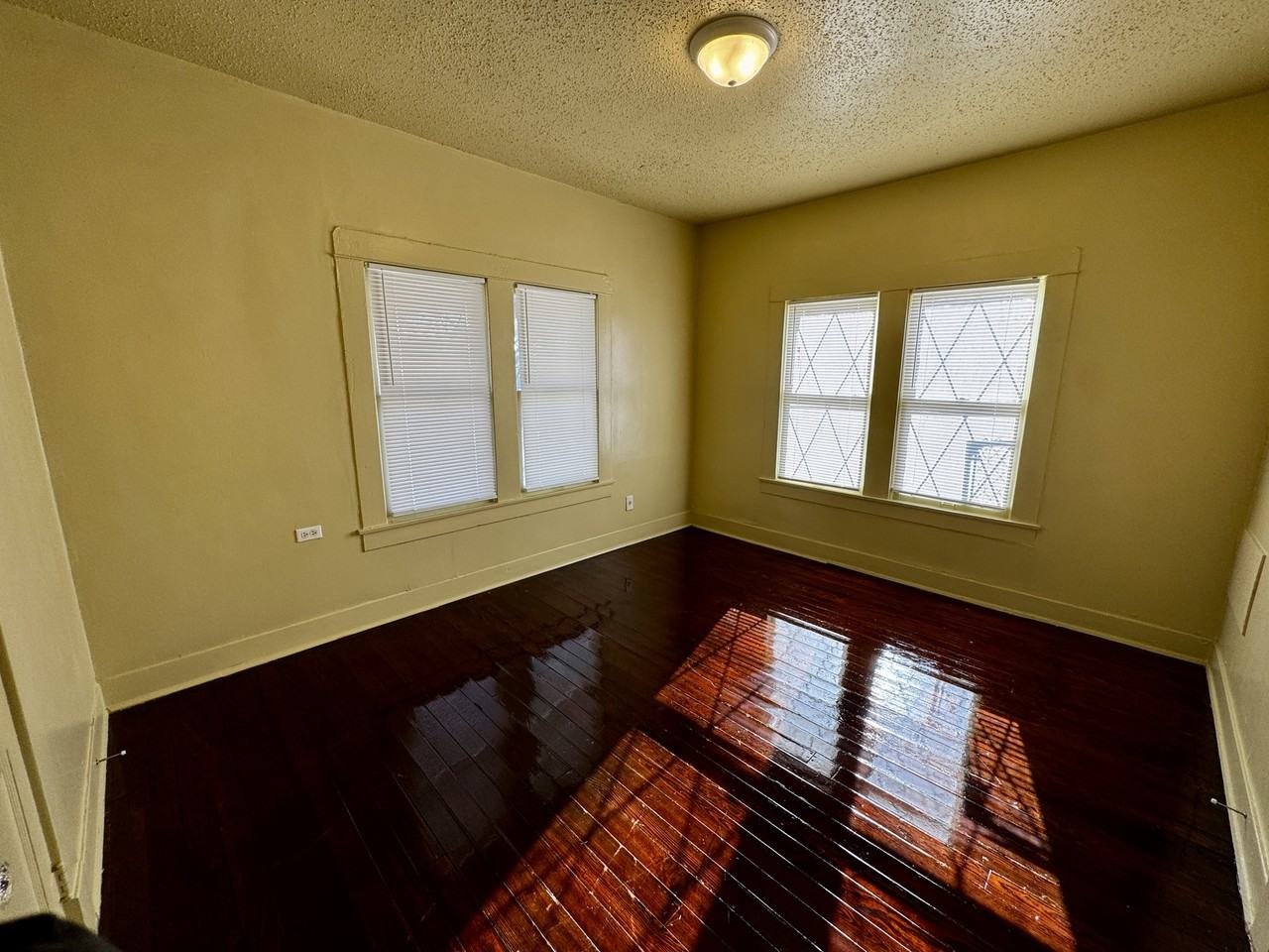 2015 Lyle Avenue - Photo 3 of 11