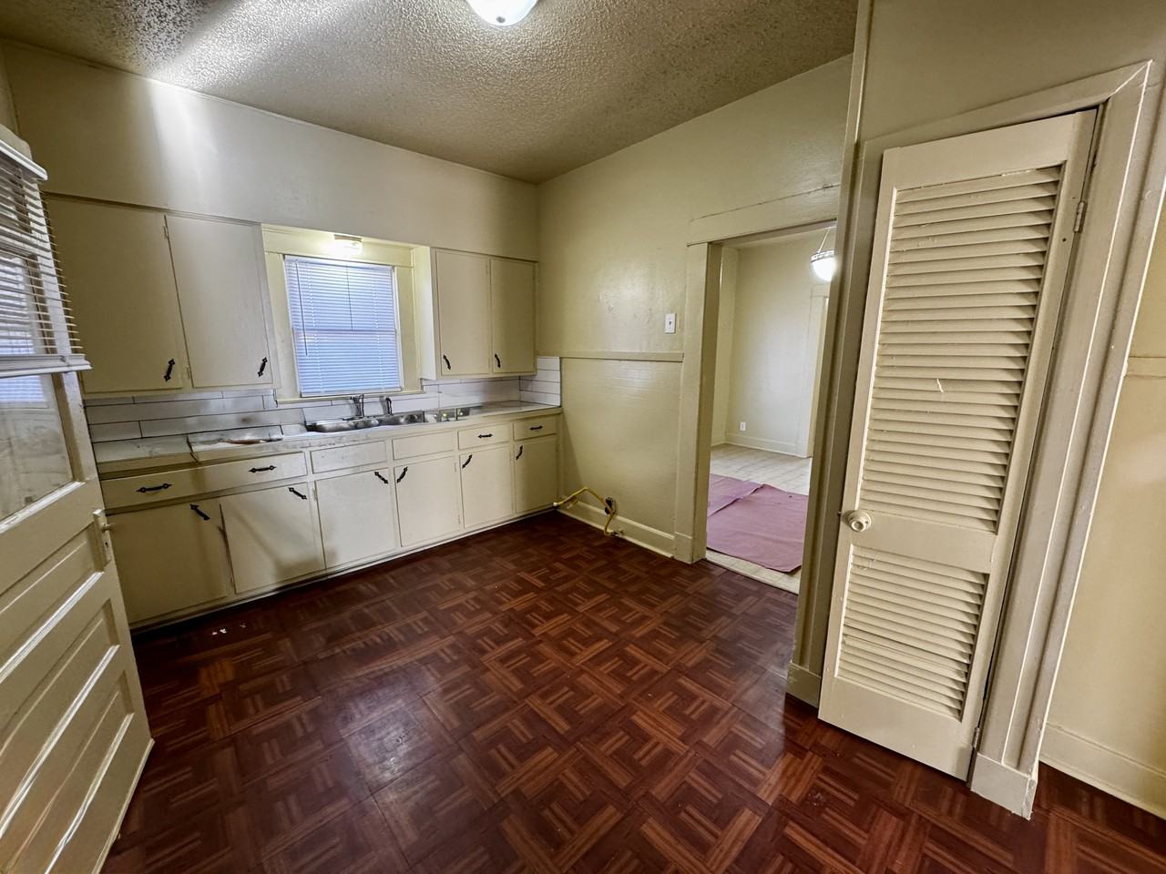 2015 Lyle Avenue - Photo 7 of 11