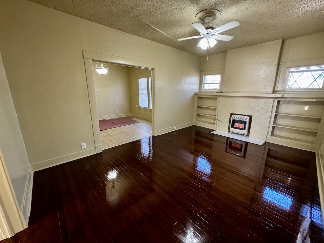 2015 Lyle Avenue - Photo 2 of 11