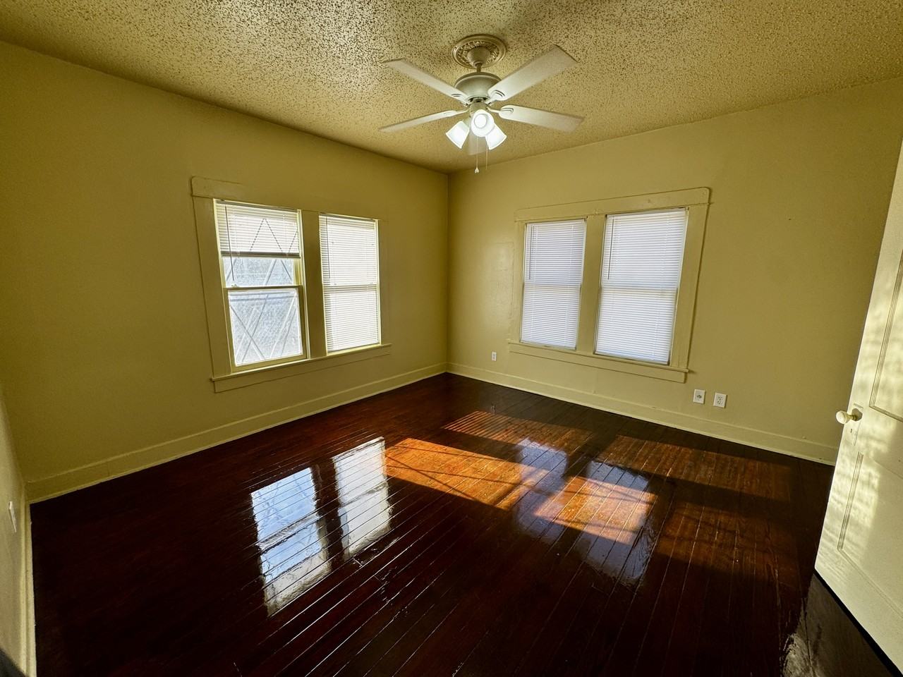 2015 Lyle Avenue - Photo 5 of 11