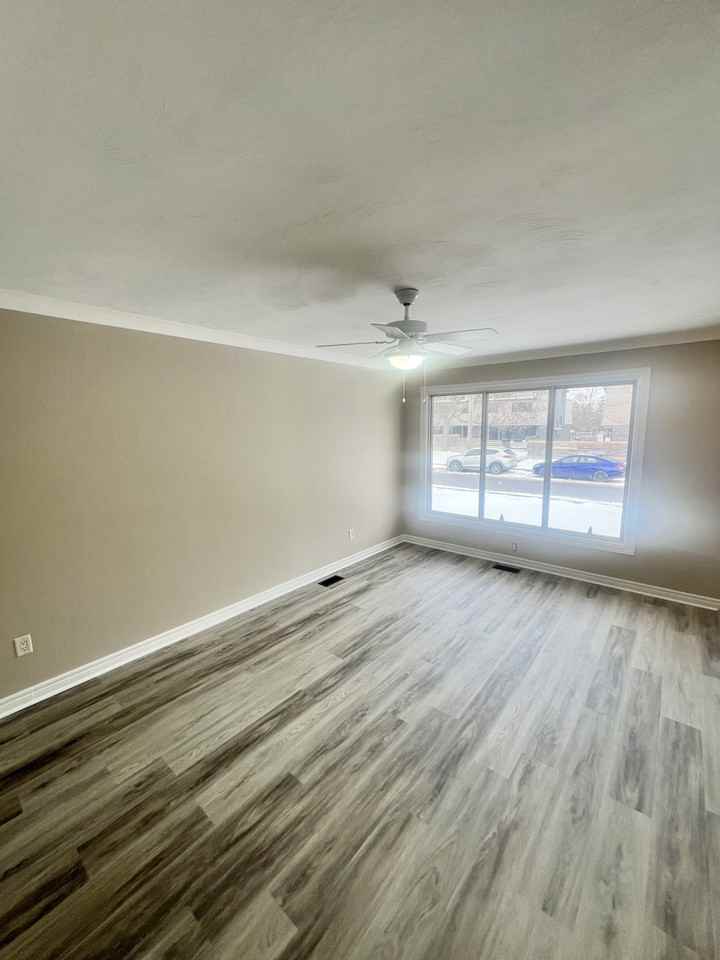 269 Montmorency Dr - Photo 3 of 8