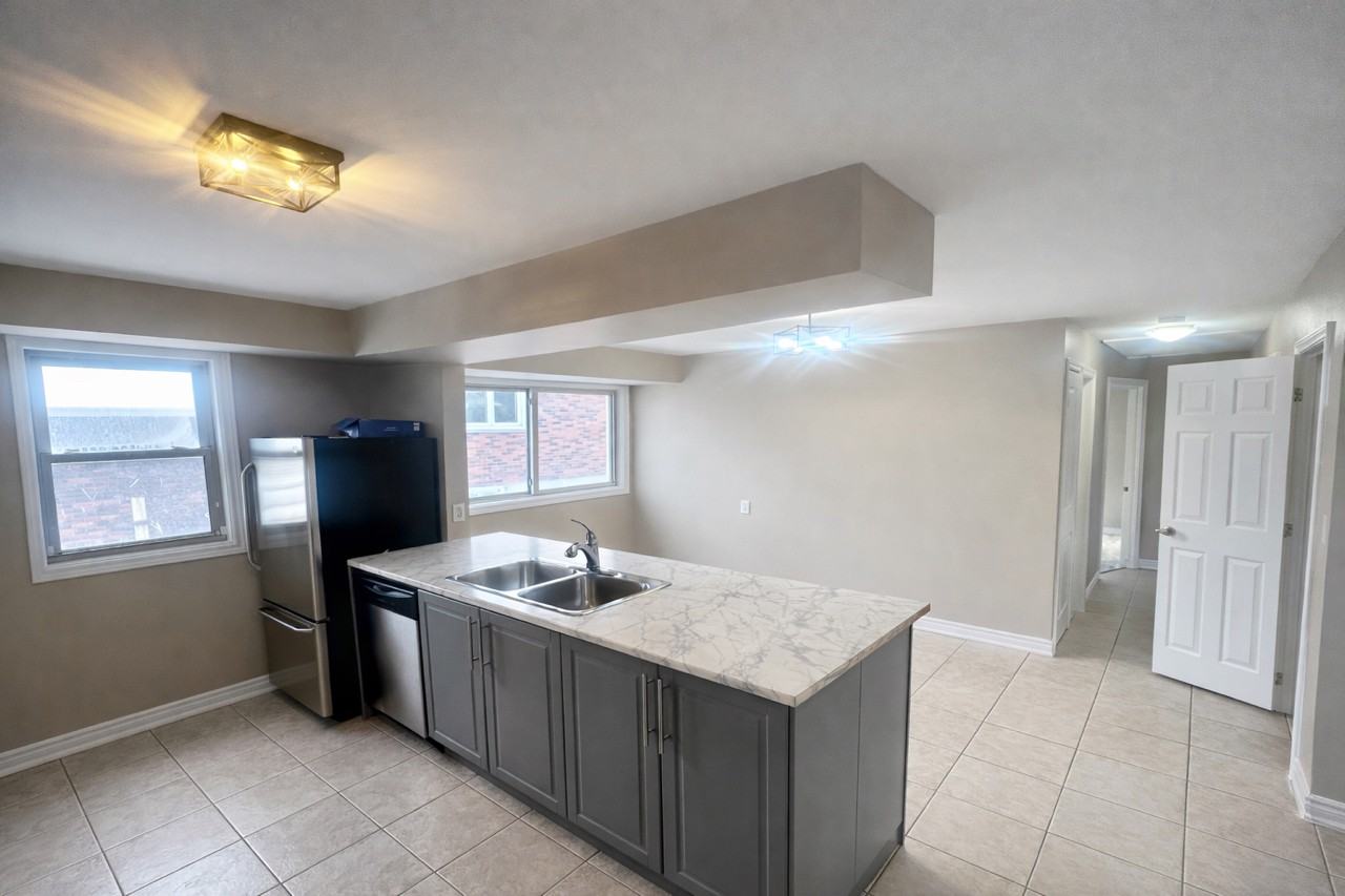 269 Montmorency Dr - Photo 2 of 8