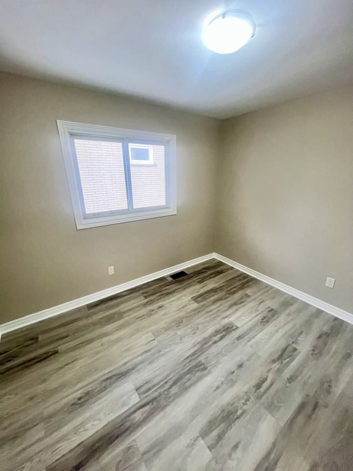 269 Montmorency Dr - Photo 5 of 8