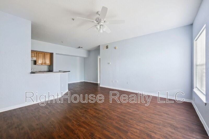 6071 Westgate Dr #323 - Photo 6 of 18