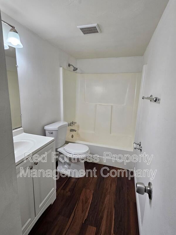 4331 Glenwood Ave #2 - Photo 5 of 7