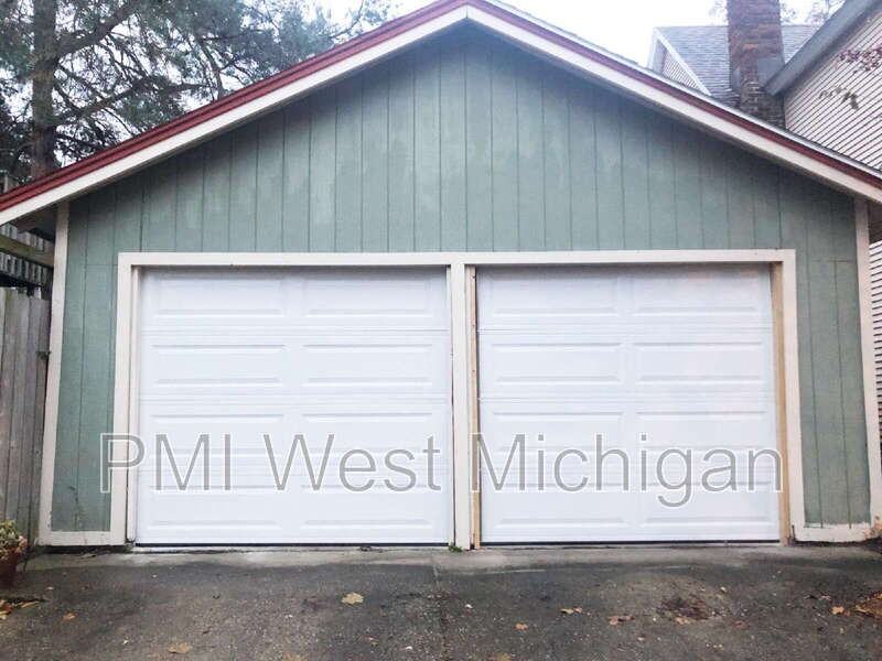 103 Fitzhugh Ave Se #1 - Photo 3 of 23