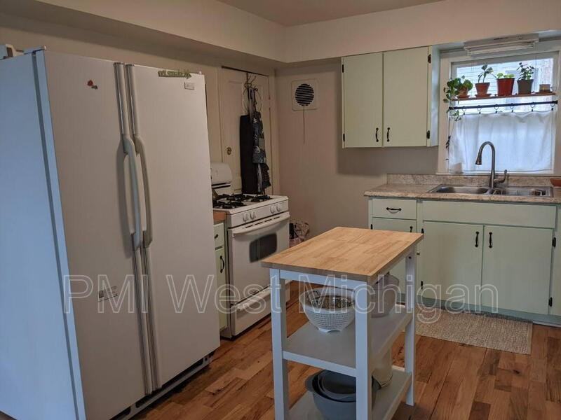 103 Fitzhugh Ave Se #1 - Photo 6 of 23