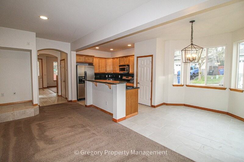 12920 Ne 203rd Ct - Photo 6 of 31