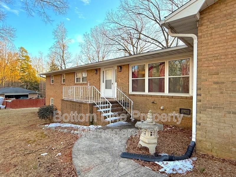 9419 Brenda Ann Rd - Photo 2 of 23