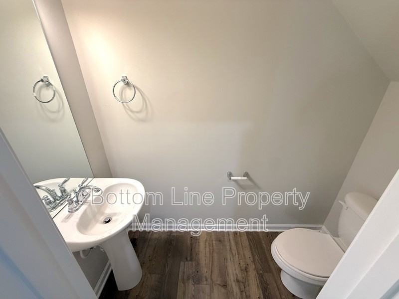 7703 E Lane Dr - Photo 5 of 21