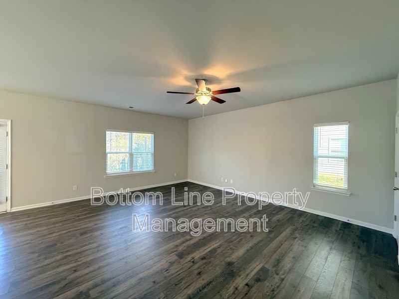 7703 E Lane Dr - Photo 6 of 21