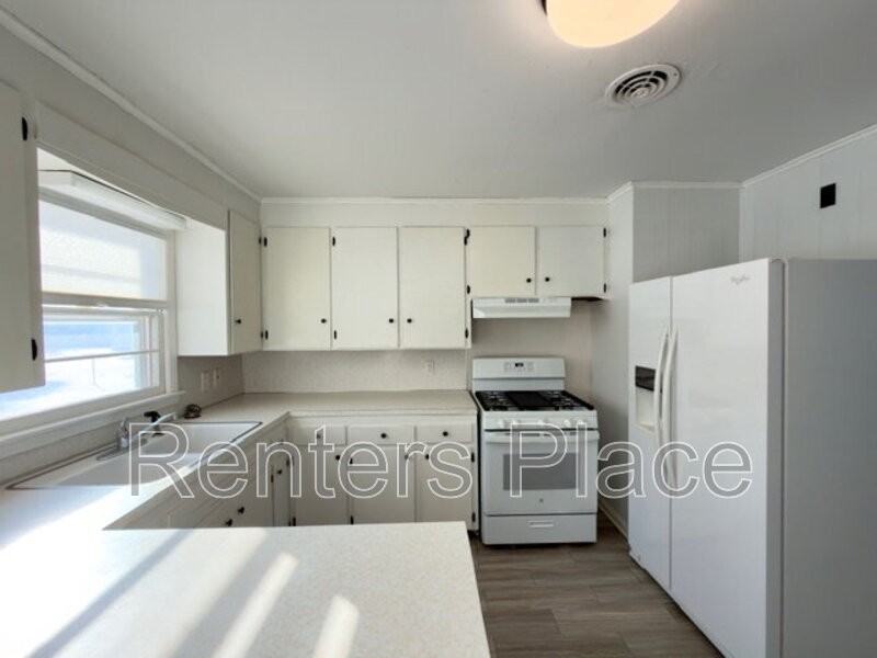 431 S 109th East Ave - Photo 5 of 16