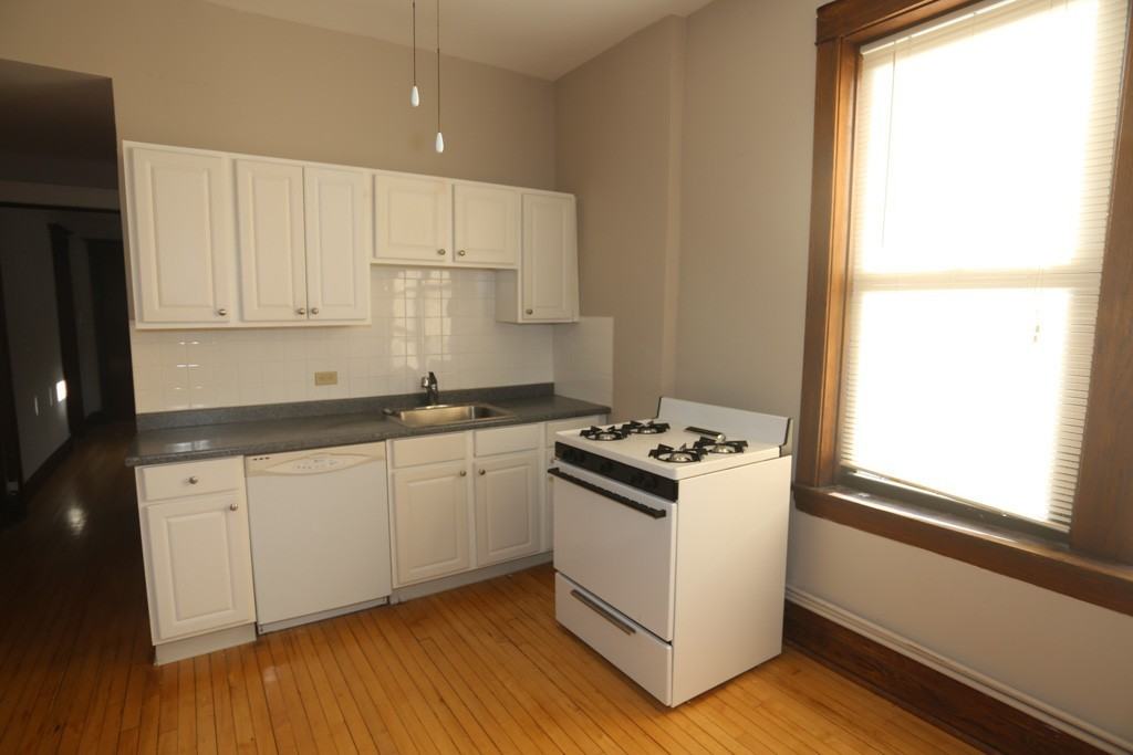 1927 W Schiller St #3R - Photo 2 of 19