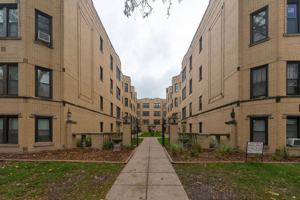 featured image of 3819 N Greenview Ave #1N