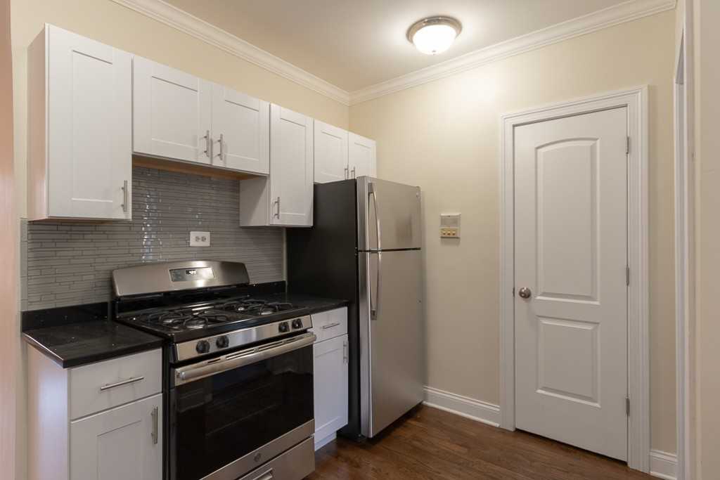 3819 N Greenview Ave #1N - Photo 2 of 18