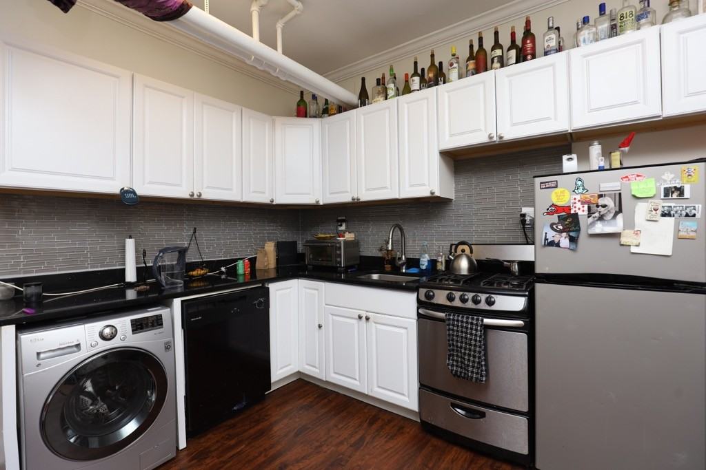 2129 N Dayton St #G3 - Photo 2 of 17