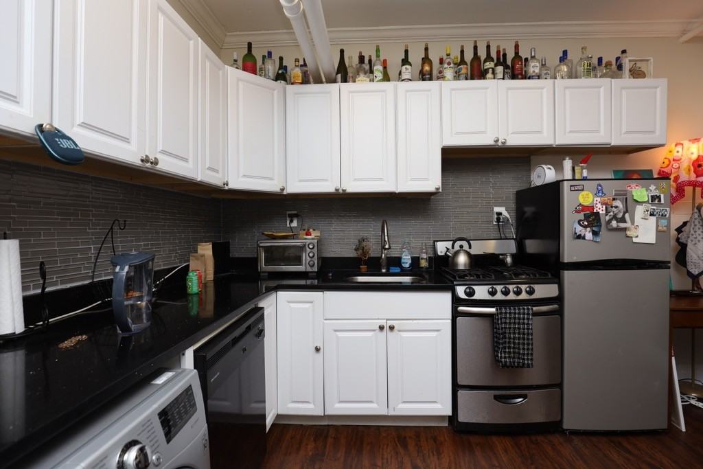 2129 N Dayton St #G3 - Photo 3 of 17