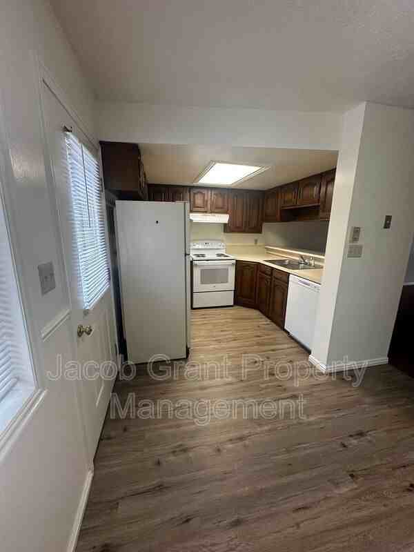 747 Whittier St - Photo 2 of 14