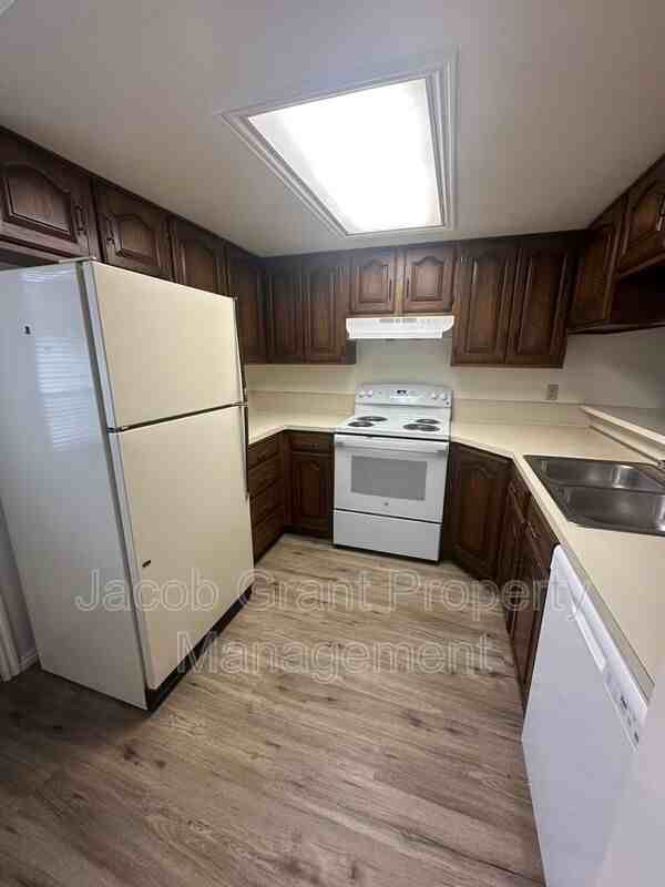 747 Whittier St - Photo 3 of 14