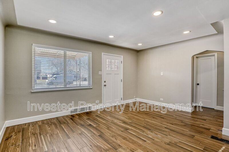 3150 N Saint Paul St - Photo 3 of 15