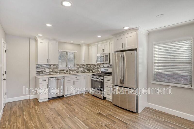 3150 N Saint Paul St - Photo 5 of 15