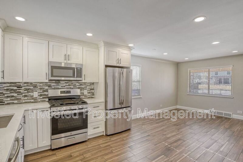 3150 N Saint Paul St - Photo 6 of 15