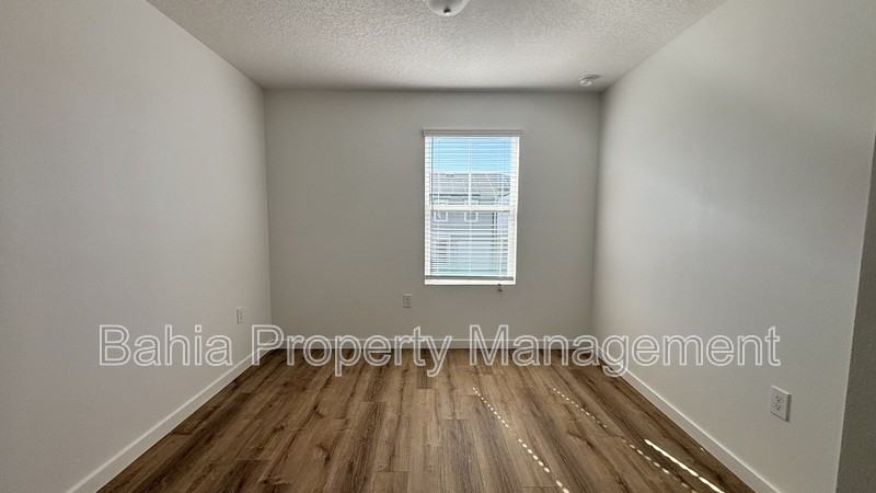 912 Grandin St - Photo 6 of 19