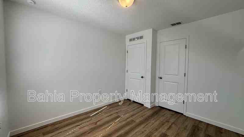 912 Grandin St - Photo 7 of 19