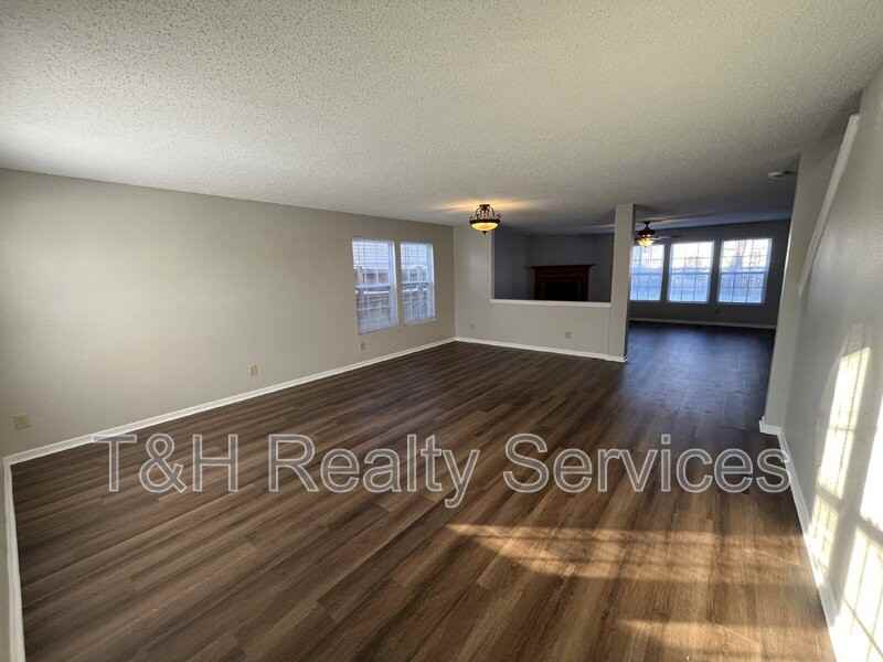 2916 Holiday Way - Photo 4 of 25